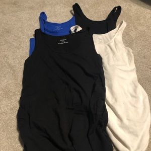 Lot of 4 maternity tank tops size small